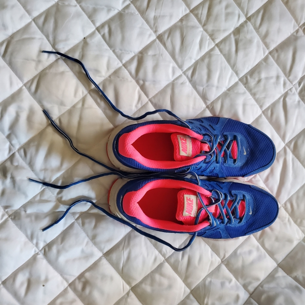 Nike Revolution 2 Sneakers